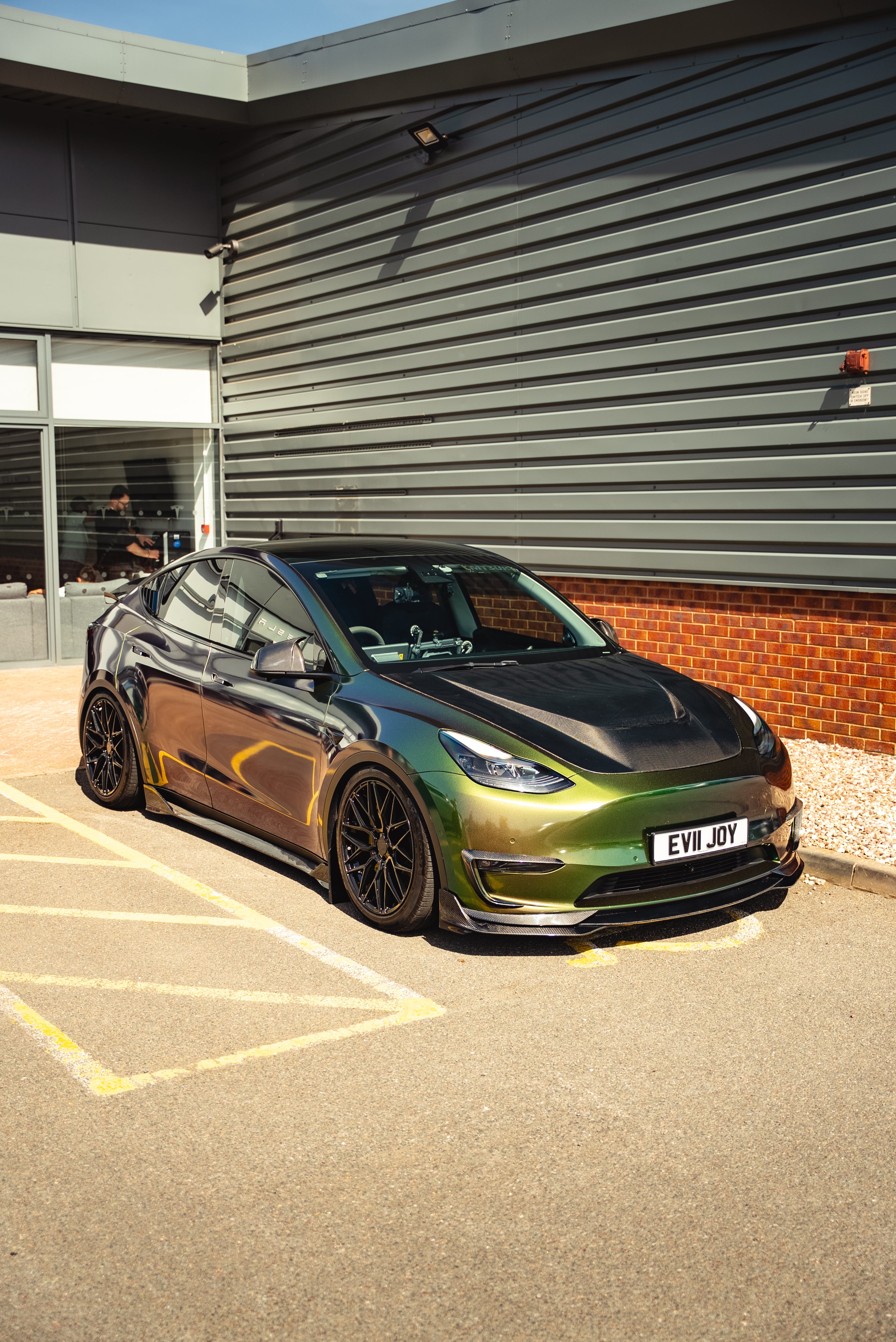 Robot Tesla Model Y Narrow Bodykit 