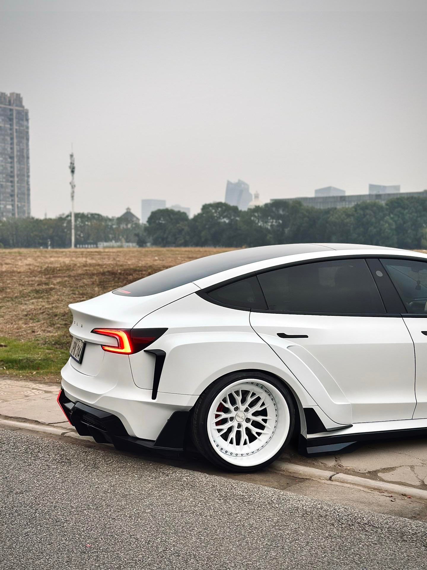 Robot Craftsman Tesla Model 3 Highland 2024+ “HACKER” Widebody FRP & Partial Carbon Full Kit