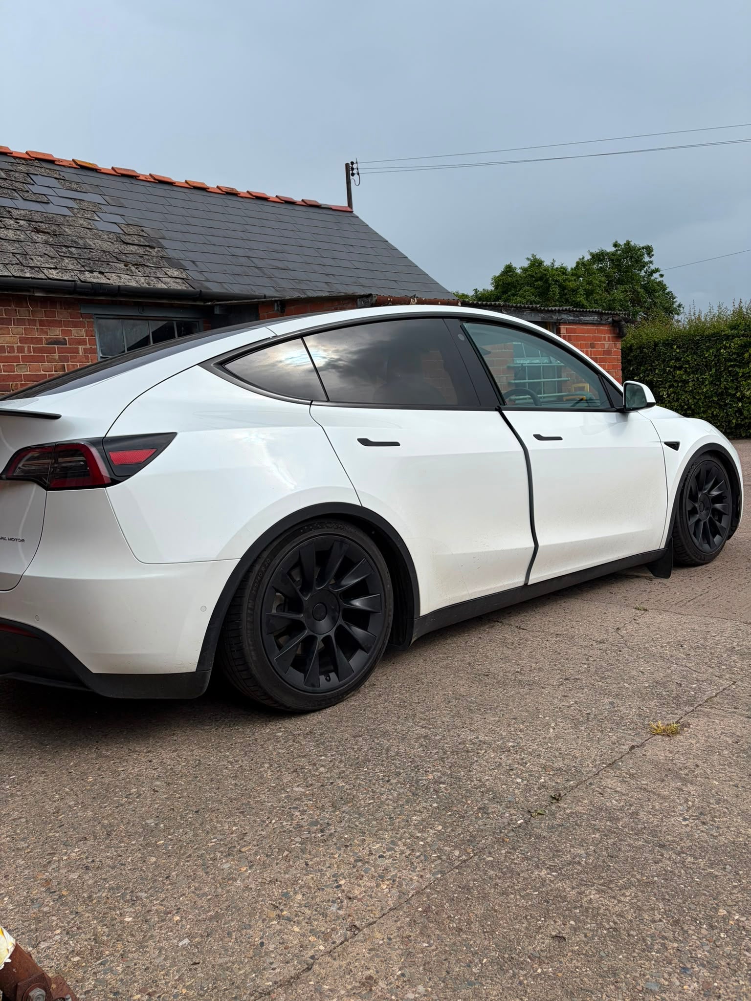 OnAir E3 Series Tesla Model Y Full Air Suspension System (Fits RWD / AWD)