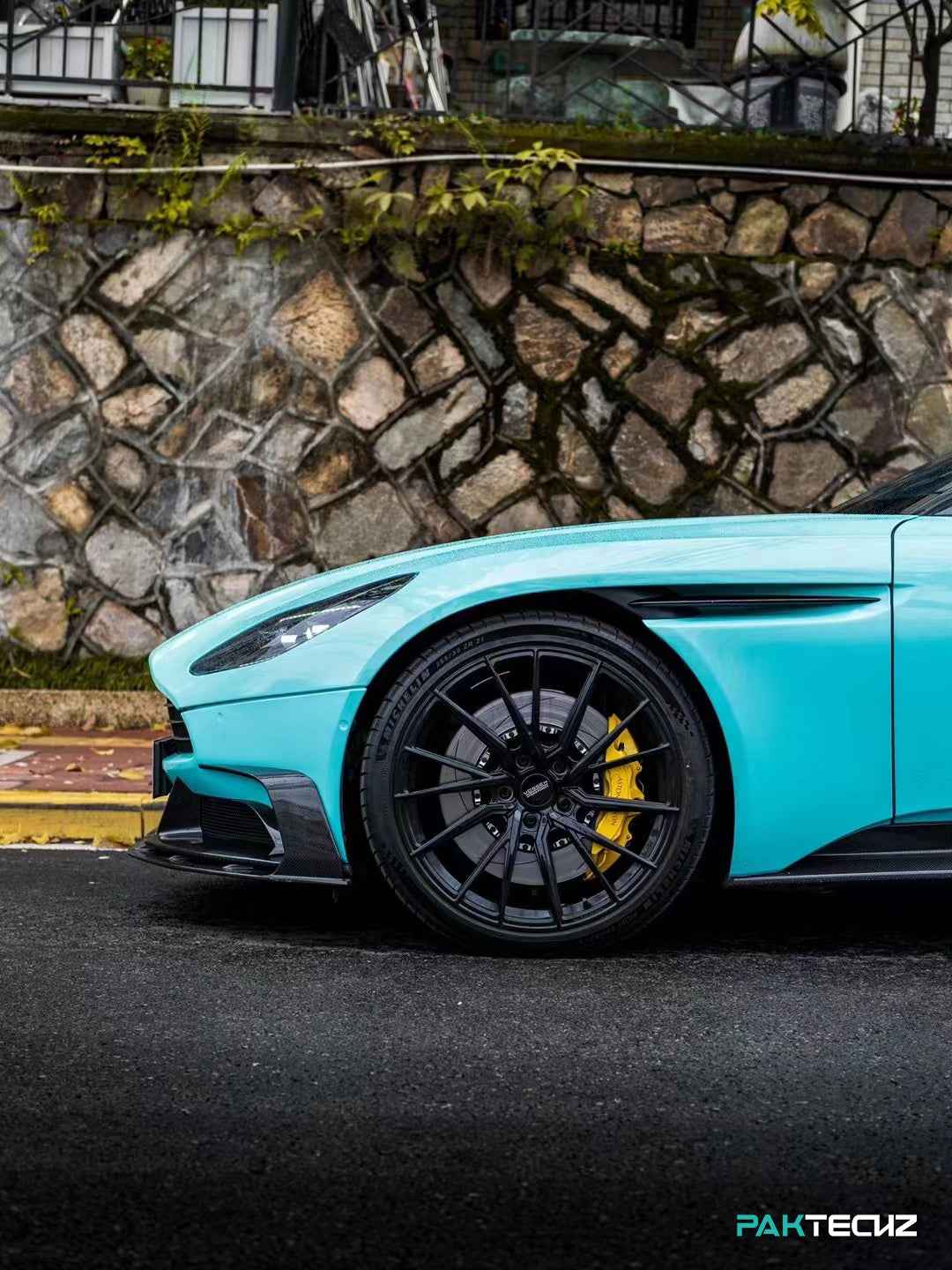 Aston Martin DB11 Paktechz Full Dry Carbon Aerodynamics kit Aftermarket Carbon Fiber Part / Bodykit - Robot Bodykits