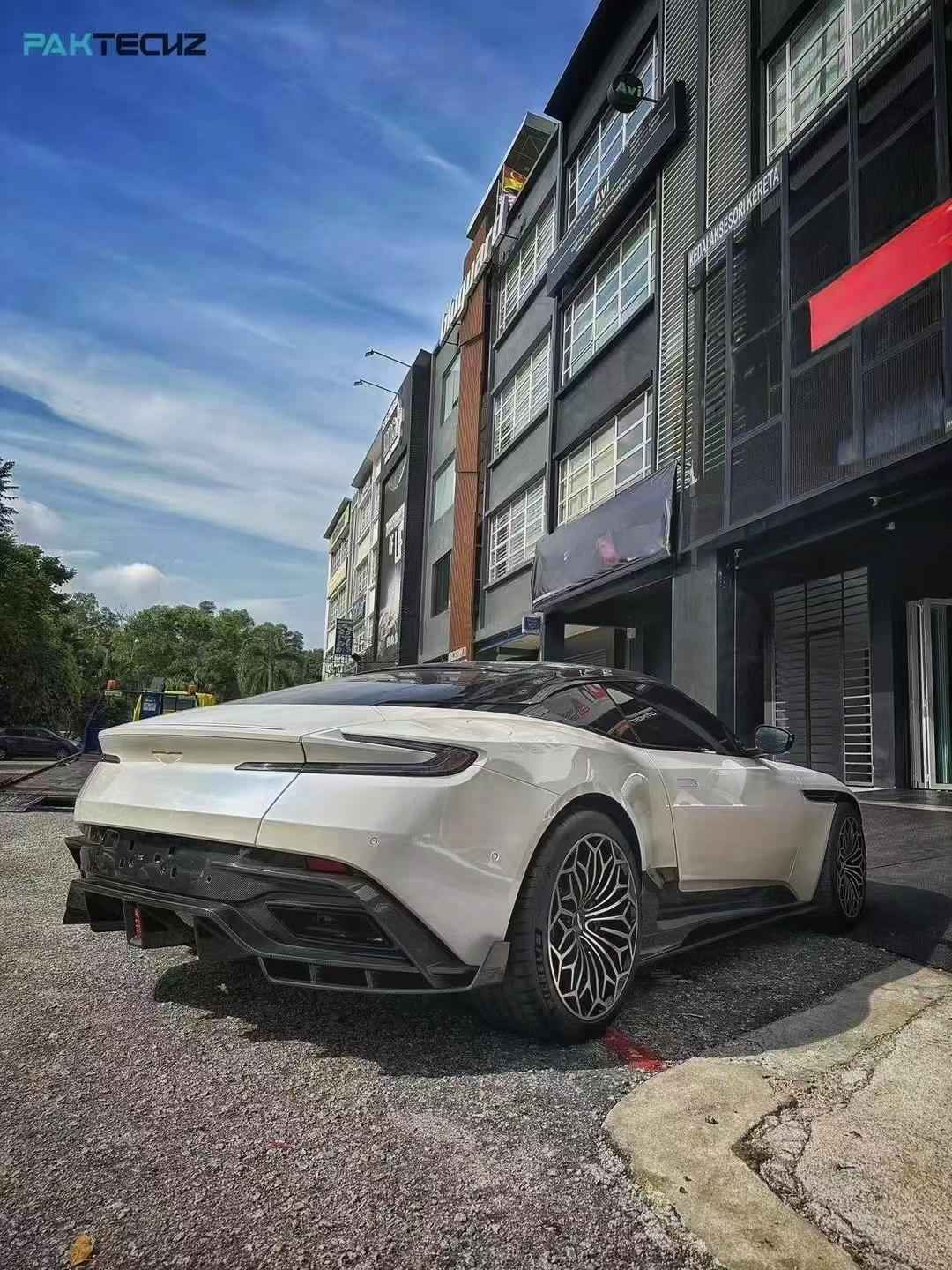 Aston Martin DB11 Paktechz Full Dry Carbon Aerodynamics kit Aftermarket Carbon Fiber Part / Bodykit - Robot Bodykits