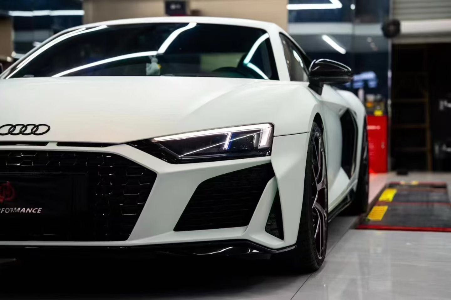Audi R8 Gen 2 2016–2018 Pre - Facelift Upgrade to 2019–2024 Facelift Conversion Kit Aftermarket Carbon Fiber Part / Bodykit - Robot Bodykits