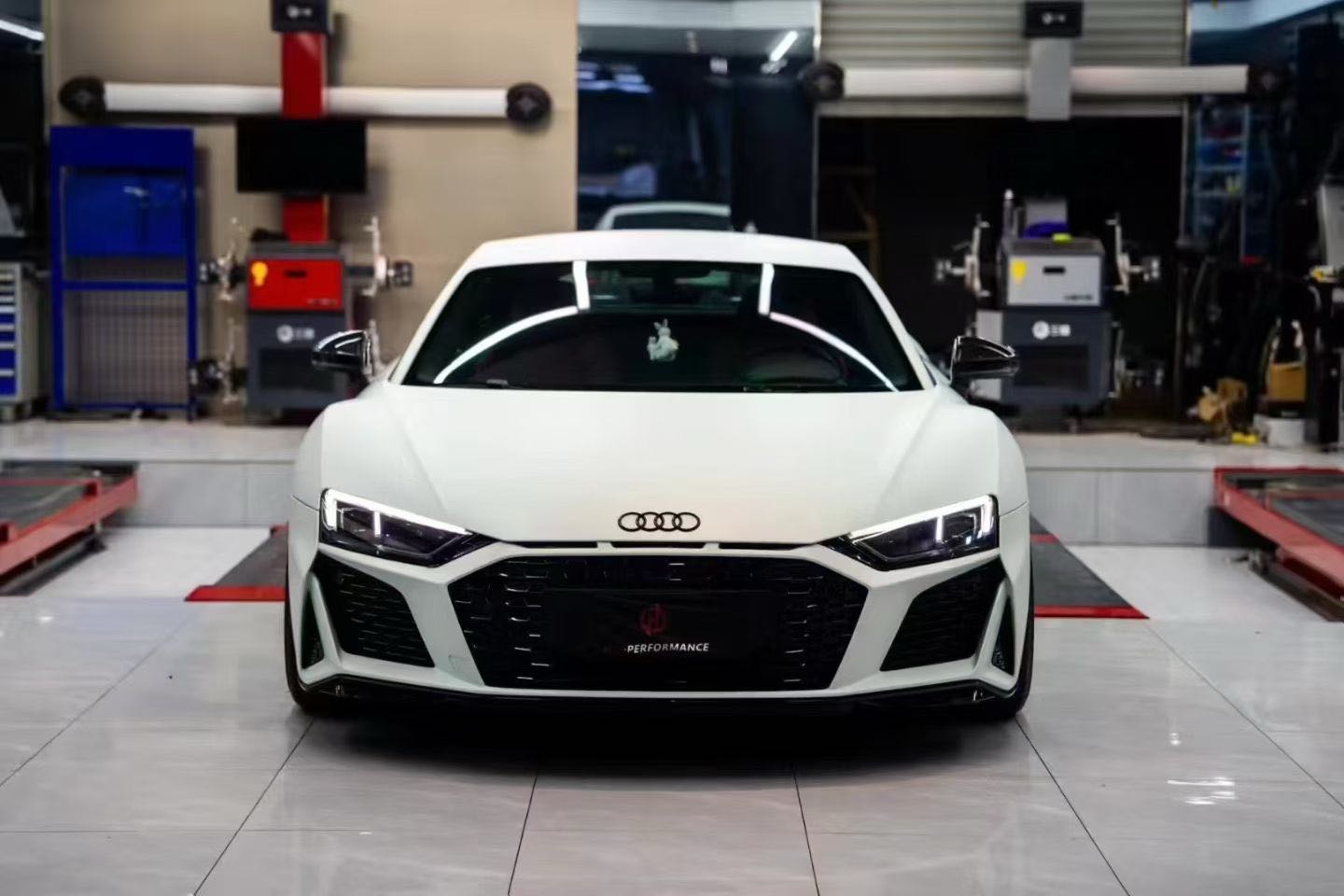 Audi R8 Gen 2 2016–2018 Pre - Facelift Upgrade to 2019–2024 Facelift Conversion Kit Aftermarket Carbon Fiber Part / Bodykit - Robot Bodykits