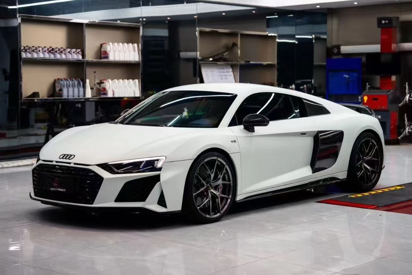 Audi R8 Gen 2 2016–2018 Pre - Facelift Upgrade to 2019–2024 Facelift Conversion Kit Aftermarket Carbon Fiber Part / Bodykit - Robot Bodykits