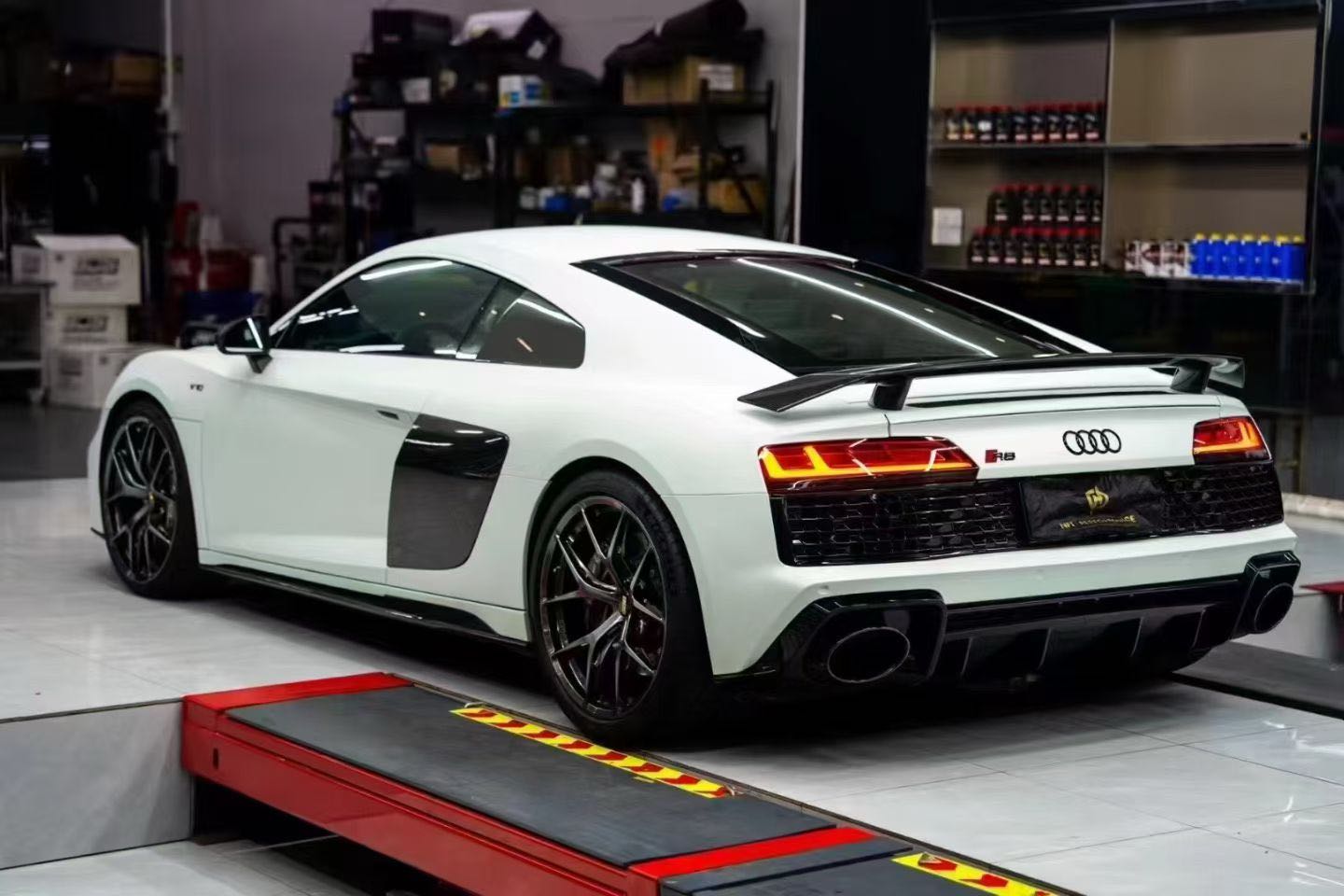 Audi R8 Gen 2 2016–2018 Pre - Facelift Upgrade to 2019–2024 Facelift Conversion Kit Aftermarket Carbon Fiber Part / Bodykit - Robot Bodykits