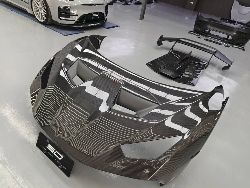 SD Dynamics Lamborghini Huracan to STO Conversion Dry-Carbon Full Body Kit