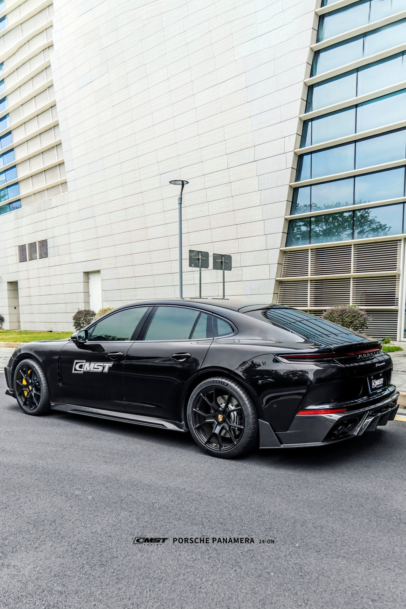 CMST Porsche Panamera 976 Base 4 4S E - Hybrid Dry Carbon Full Bodykit Aftermarket Carbon Fiber Part / Bodykit - Robot Bodykits