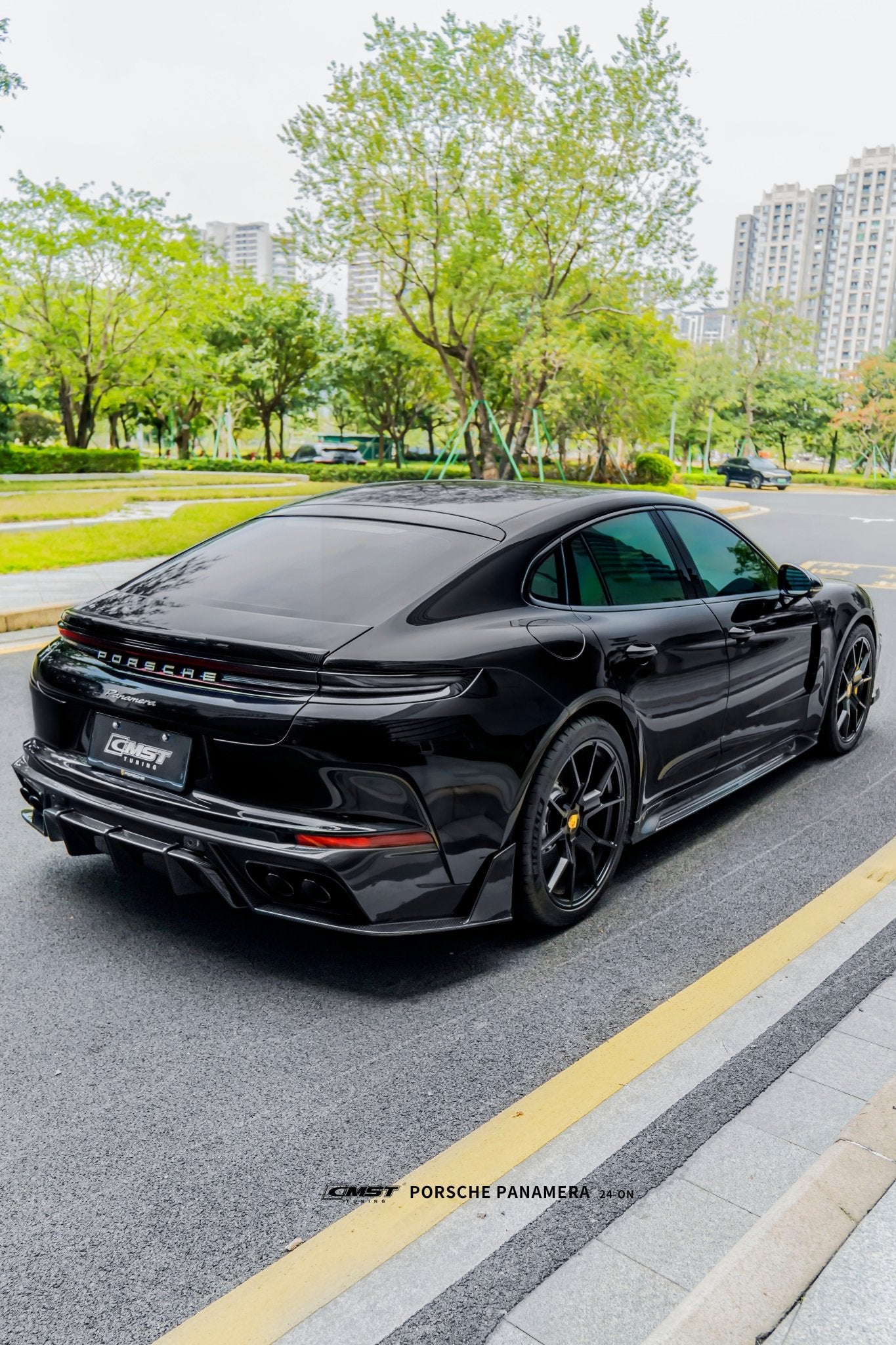 CMST Porsche Panamera 976 Base 4 4S E - Hybrid Dry Carbon Full Bodykit Aftermarket Carbon Fiber Part / Bodykit - Robot Bodykits