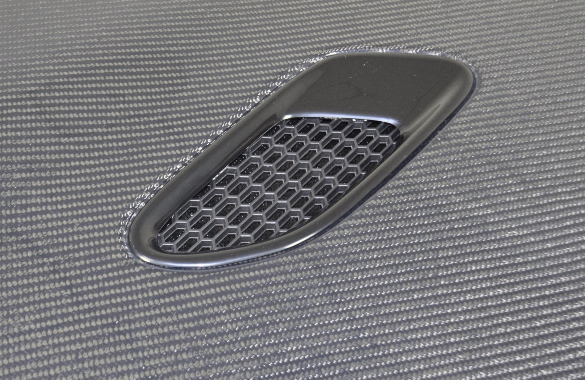 CMST Tuning Carbon Fiber Vented Hood For BMW M6 & 6 Series F06 F12 F13 2012-2016 Aftermarket Carbon Fiber Part / Bodykit - Robot Bodykits