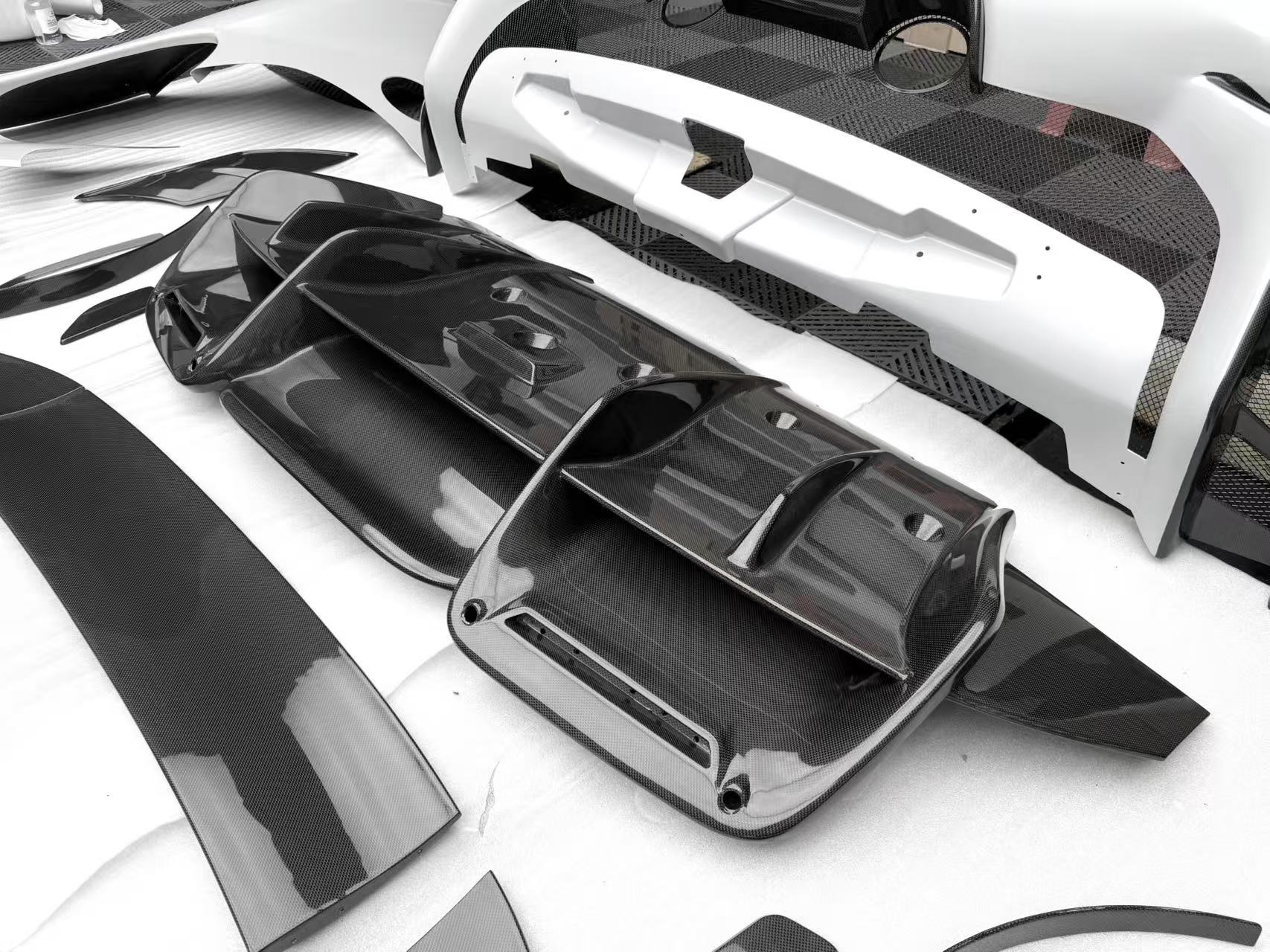Ferrari SF90XX Style Conversion Kit for SF90 – Complete Prepeg Carbon Body Kit Aftermarket Carbon Fiber Part / Bodykit - Robot Bodykits