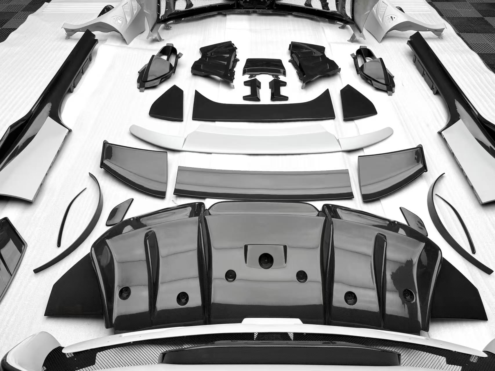 Ferrari SF90XX Style Conversion Kit for SF90 – Complete Prepeg Carbon Body Kit Aftermarket Carbon Fiber Part / Bodykit - Robot Bodykits