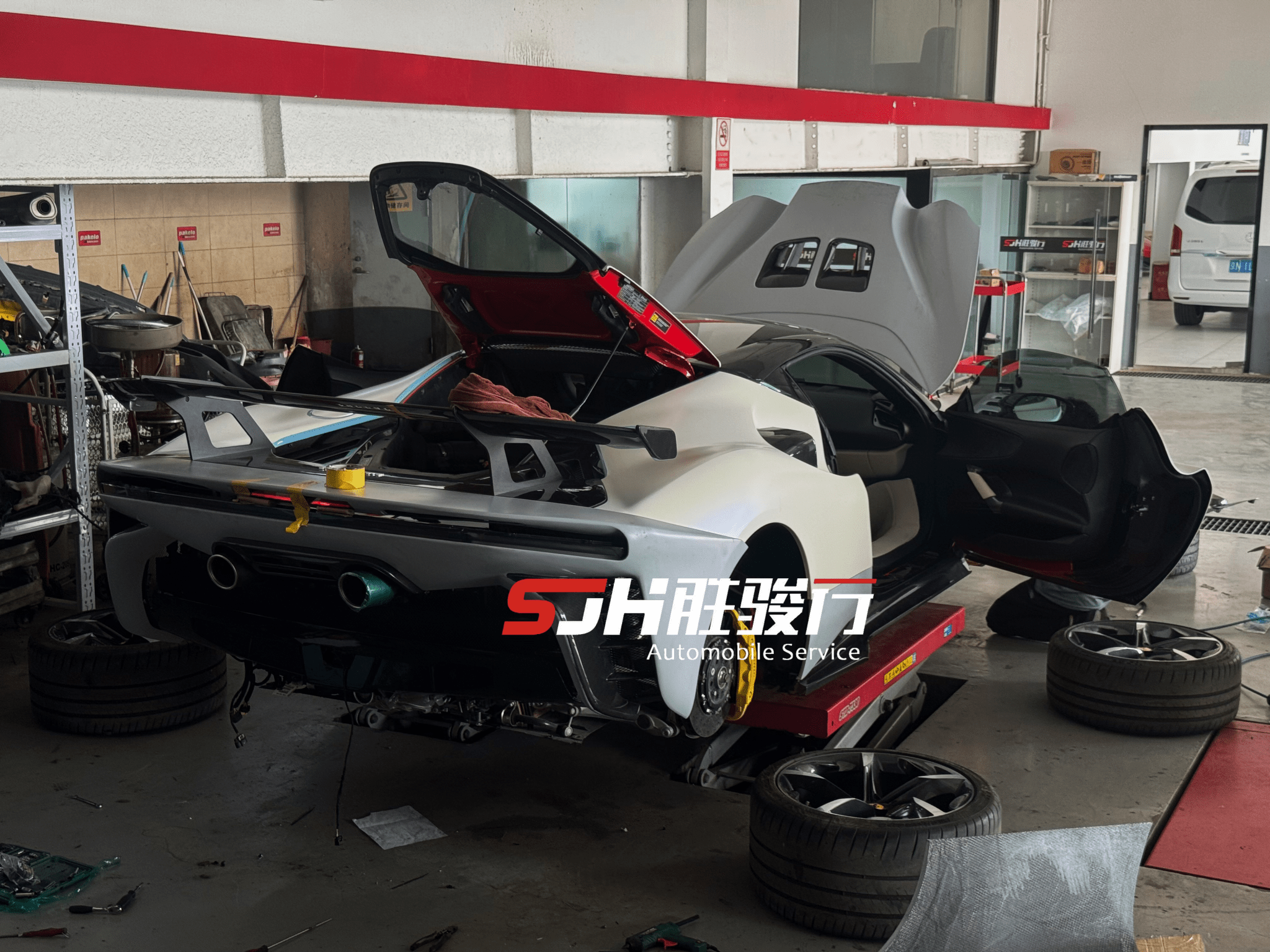 Ferrari SF90XX Style Conversion Kit for SF90 – Complete Prepeg Carbon Body Kit Aftermarket Carbon Fiber Part / Bodykit - Robot Bodykits