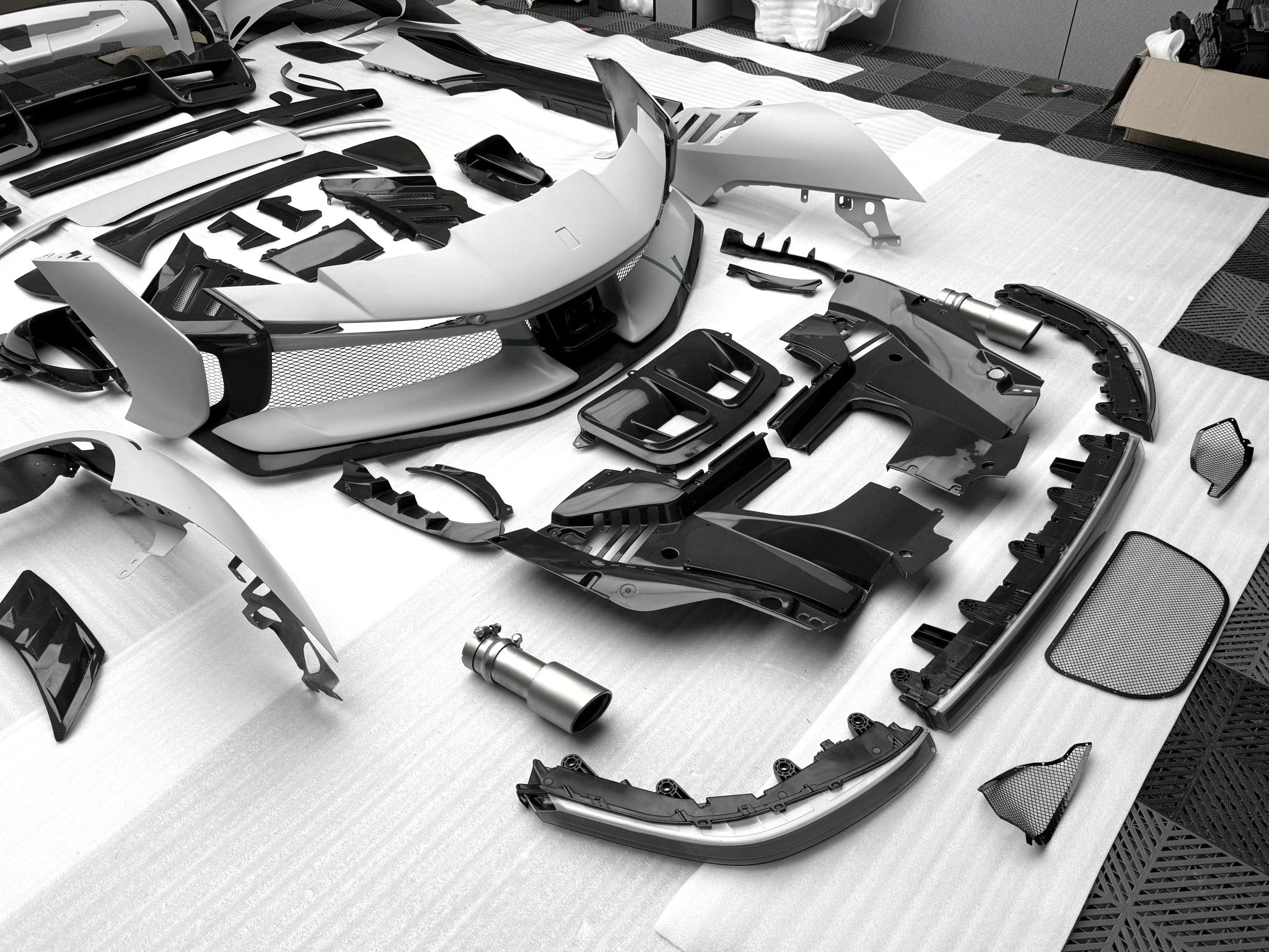 Ferrari SF90XX Style Conversion Kit for SF90 – Complete Prepeg Carbon Body Kit Aftermarket Carbon Fiber Part / Bodykit - Robot Bodykits