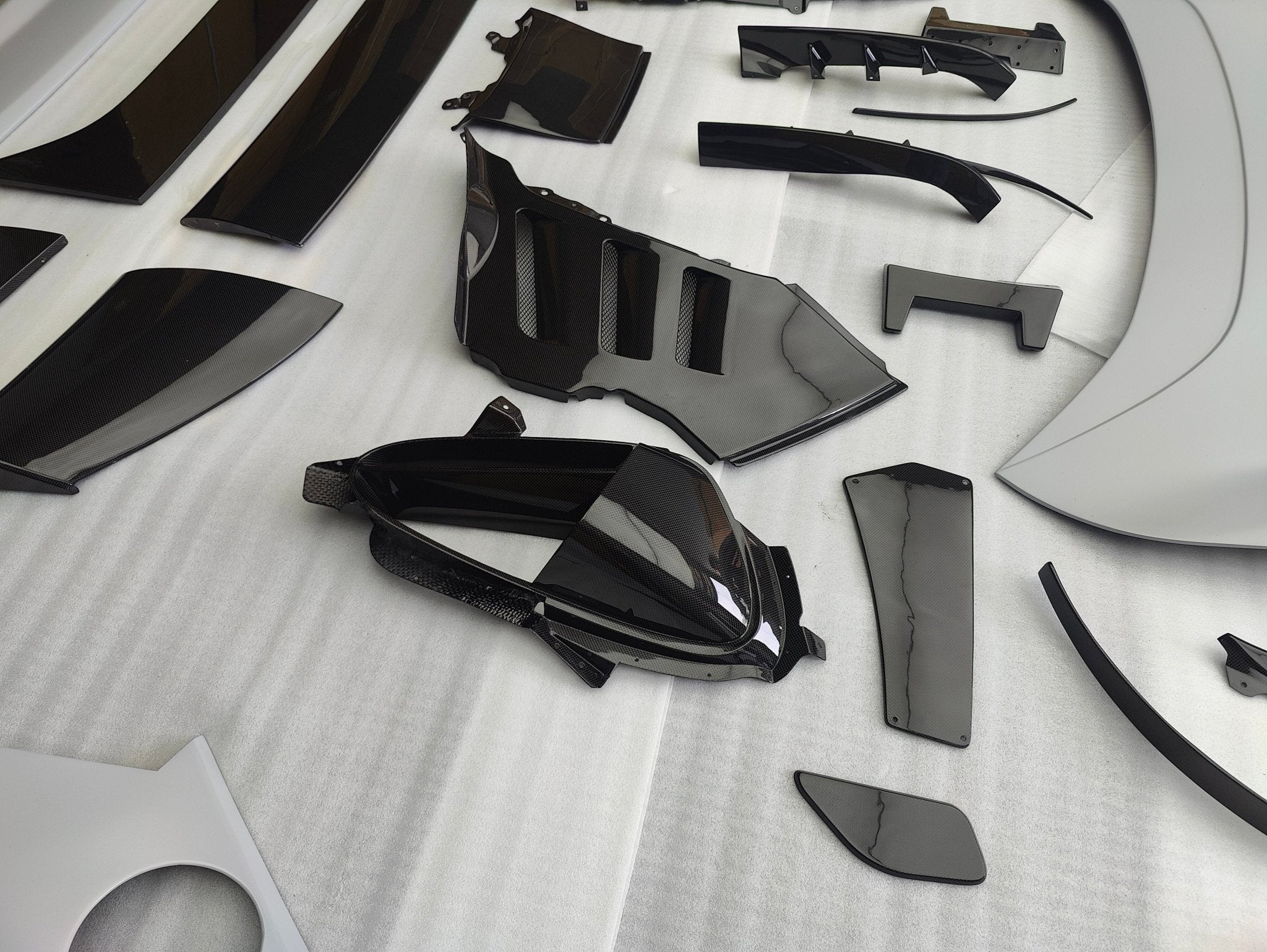 Ferrari SF90XX Style Conversion Kit for SF90 – Complete Prepeg Carbon Body Kit Aftermarket Carbon Fiber Part / Bodykit - Robot Bodykits
