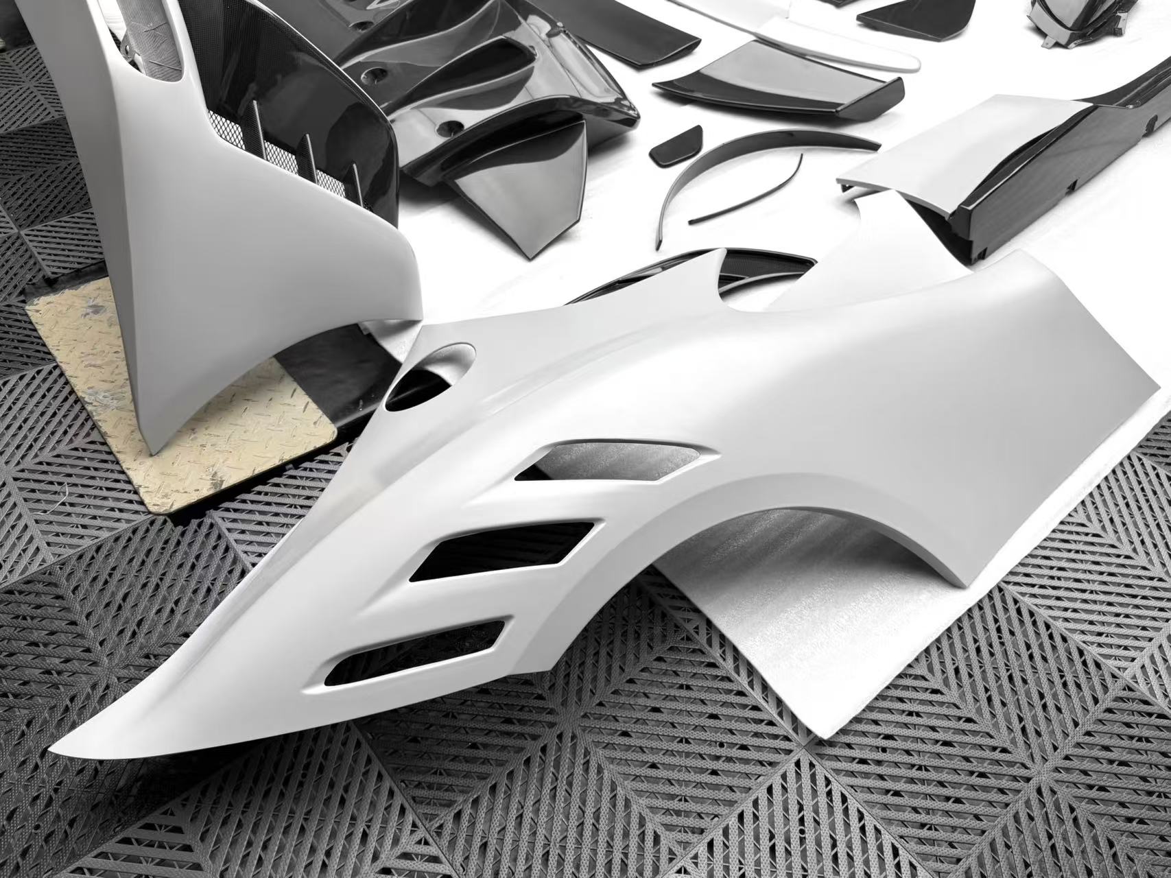 Ferrari SF90XX Style Conversion Kit for SF90 – Complete Prepeg Carbon Body Kit Aftermarket Carbon Fiber Part / Bodykit - Robot Bodykits