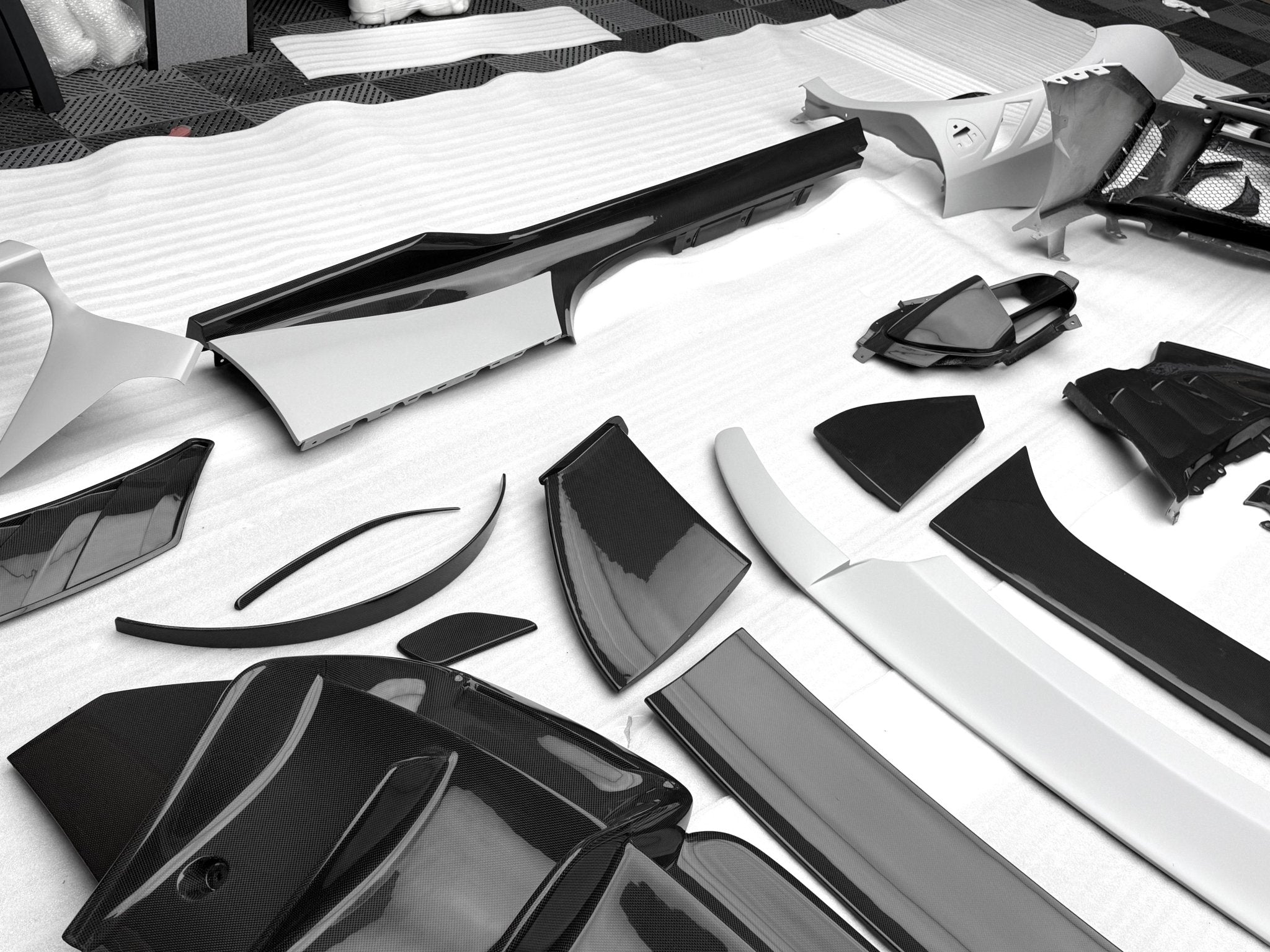 Ferrari SF90XX Style Conversion Kit for SF90 – Complete Prepeg Carbon Body Kit Aftermarket Carbon Fiber Part / Bodykit - Robot Bodykits