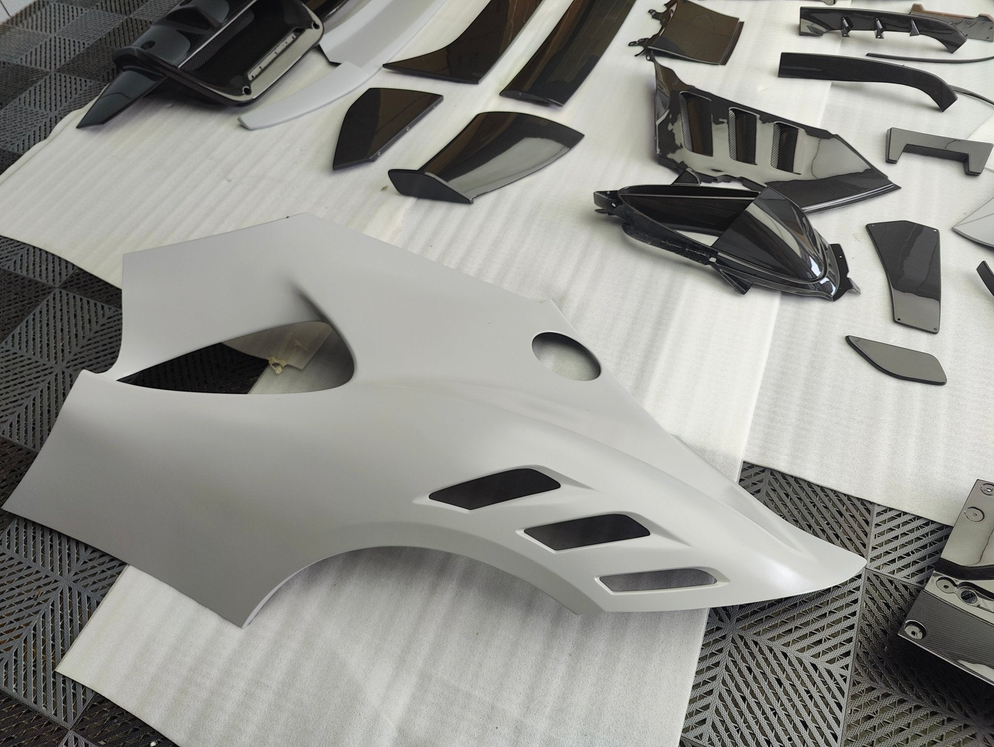 Ferrari SF90XX Style Conversion Kit for SF90 – Complete Prepeg Carbon Body Kit Aftermarket Carbon Fiber Part / Bodykit - Robot Bodykits