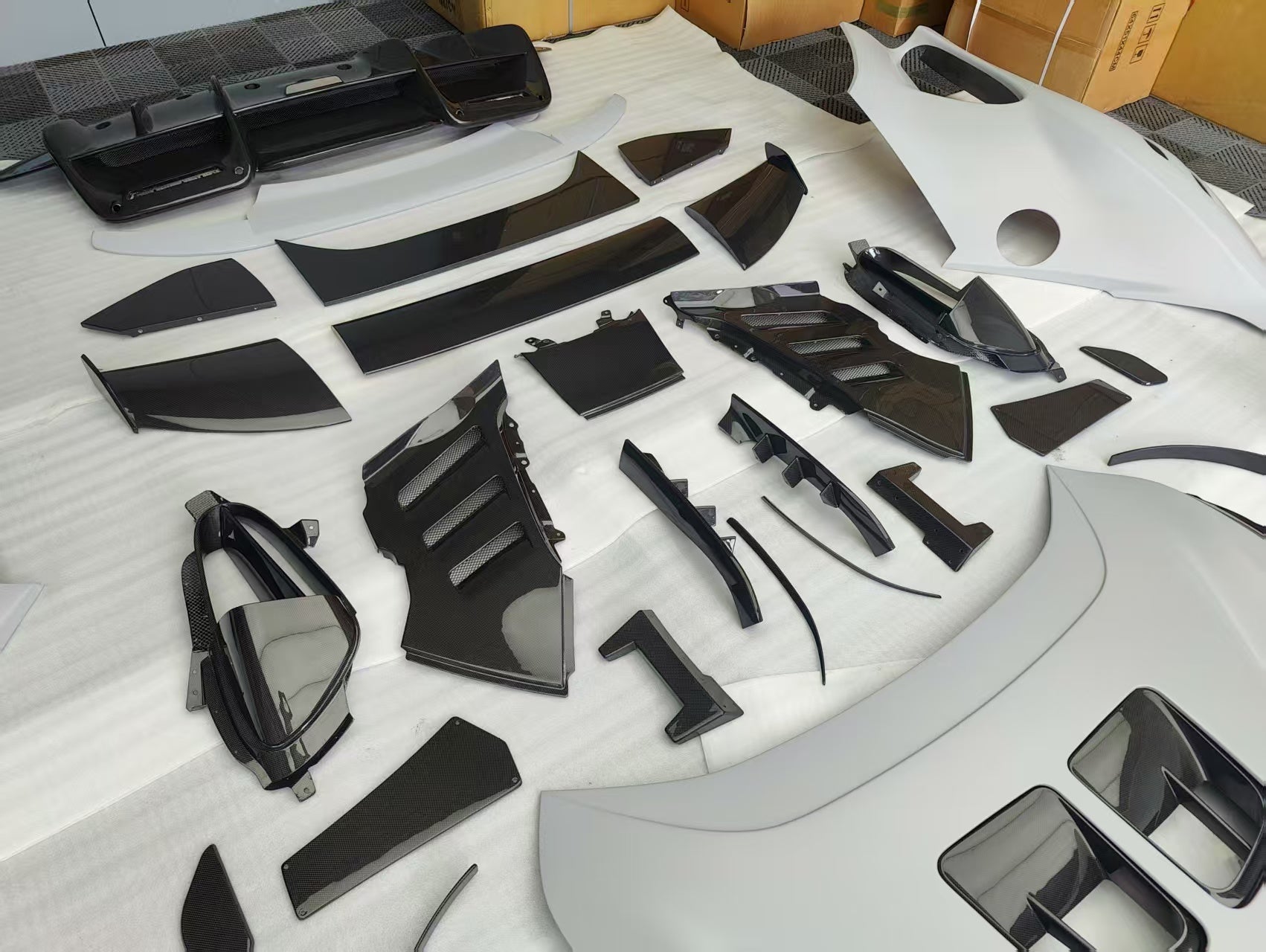 Ferrari SF90XX Style Conversion Kit for SF90 – Complete Prepeg Carbon Body Kit Aftermarket Carbon Fiber Part / Bodykit - Robot Bodykits