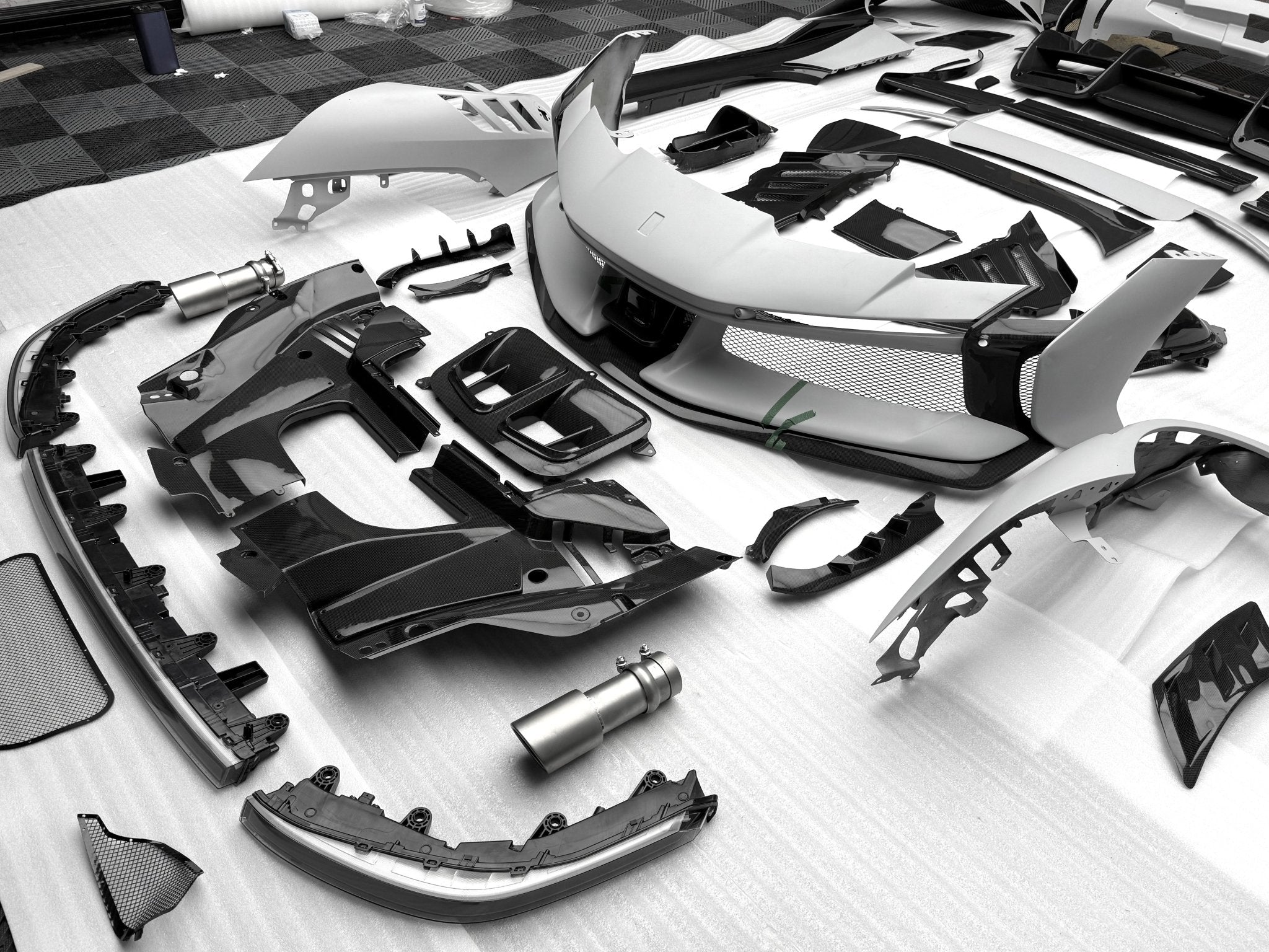 Ferrari SF90XX Style Conversion Kit for SF90 – Complete Prepeg Carbon Body Kit Aftermarket Carbon Fiber Part / Bodykit - Robot Bodykits