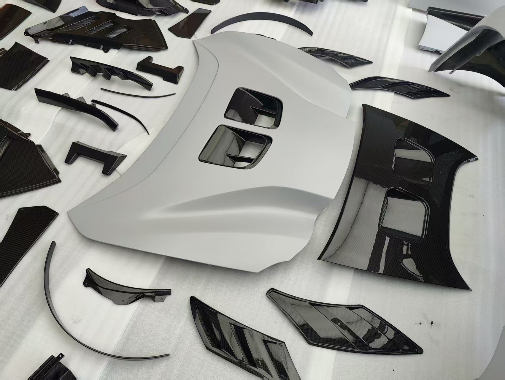 Ferrari SF90XX Style Conversion Kit for SF90 – Complete Prepeg Carbon Body Kit Aftermarket Carbon Fiber Part / Bodykit - Robot Bodykits