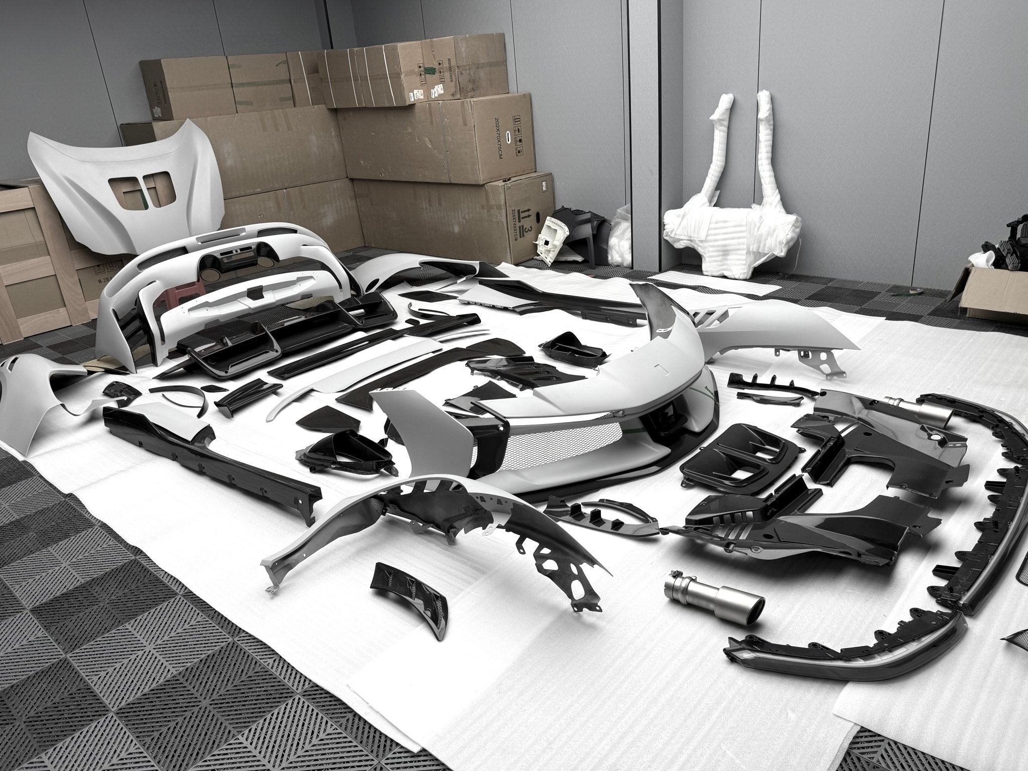 Ferrari SF90XX Style Conversion Kit for SF90 – Complete Prepeg Carbon Body Kit Aftermarket Carbon Fiber Part / Bodykit - Robot Bodykits