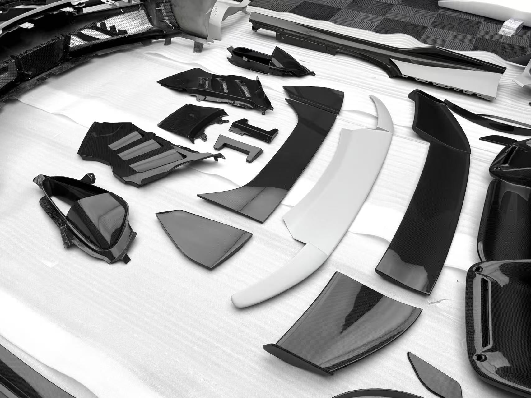 Ferrari SF90XX Style Conversion Kit for SF90 – Complete Prepeg Carbon Body Kit Aftermarket Carbon Fiber Part / Bodykit - Robot Bodykits