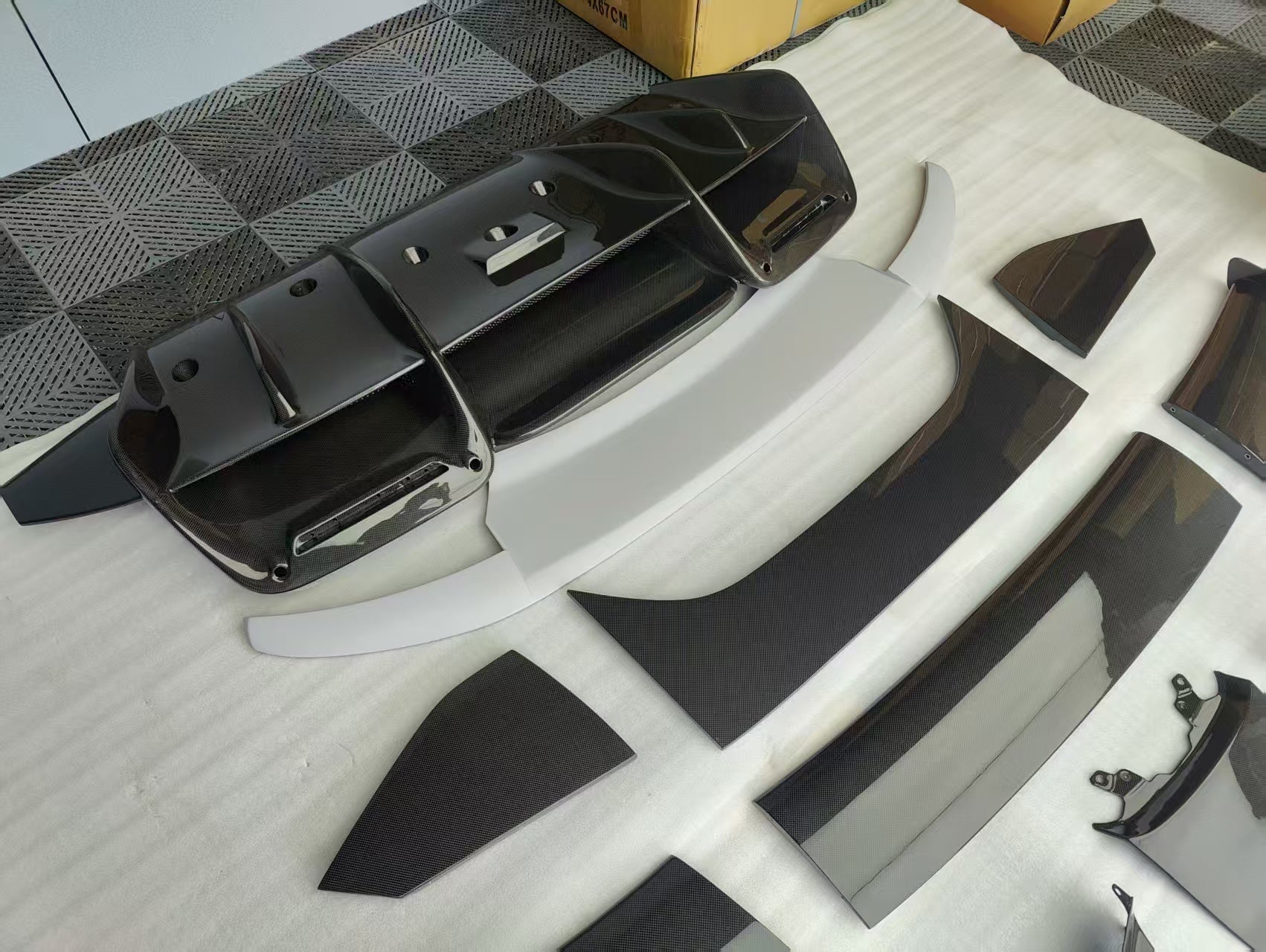Ferrari SF90XX Style Conversion Kit for SF90 – Complete Prepeg Carbon Body Kit Aftermarket Carbon Fiber Part / Bodykit - Robot Bodykits