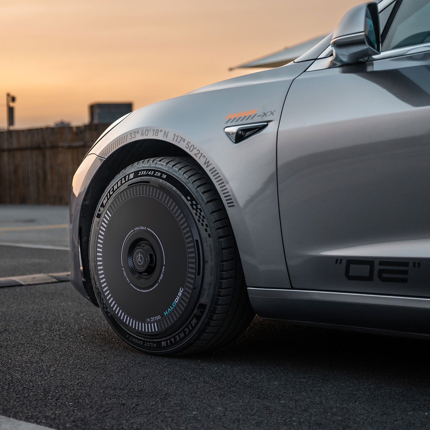 HALODISC 2 Tesla Wheel Covers丨Charging Aftermarket Carbon Fiber Part / Bodykit - Robot Bodykits