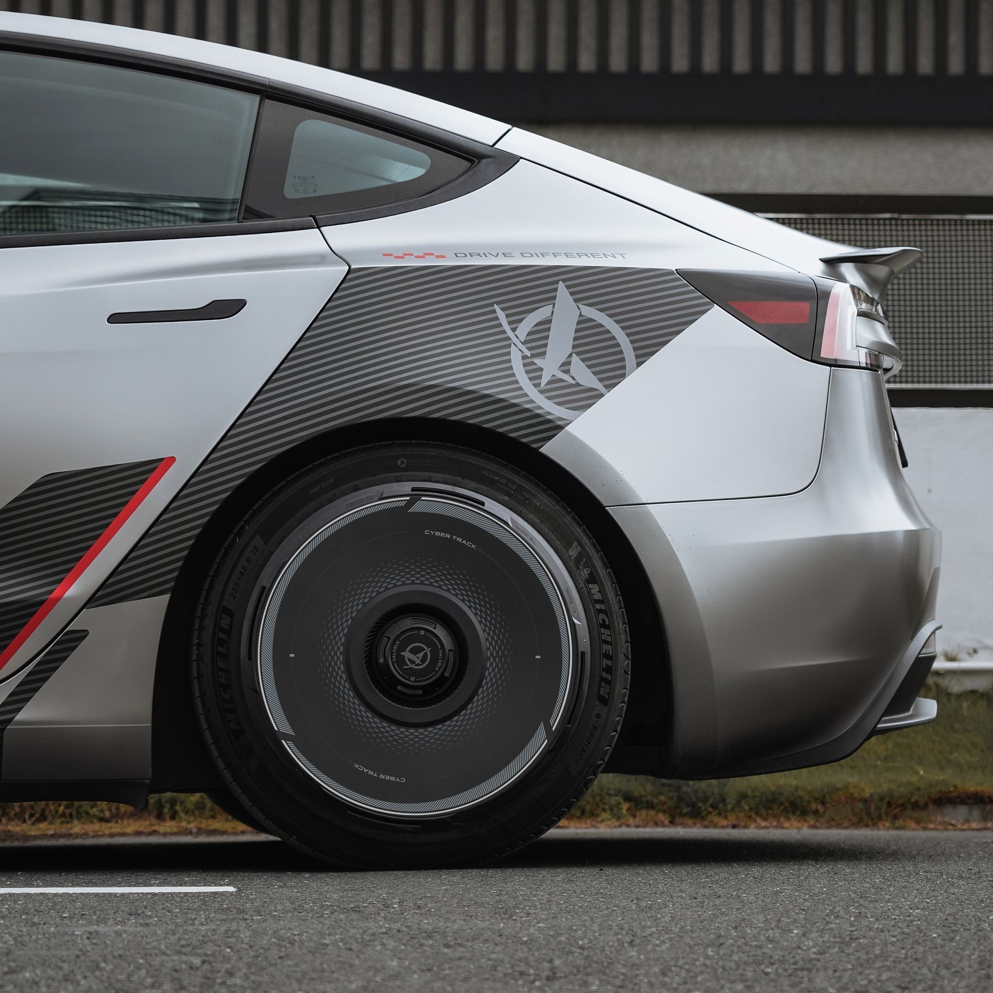 HALODISC 2 Tesla Wheel Covers丨Cyber Track Aftermarket Carbon Fiber Part / Bodykit - Robot Bodykits