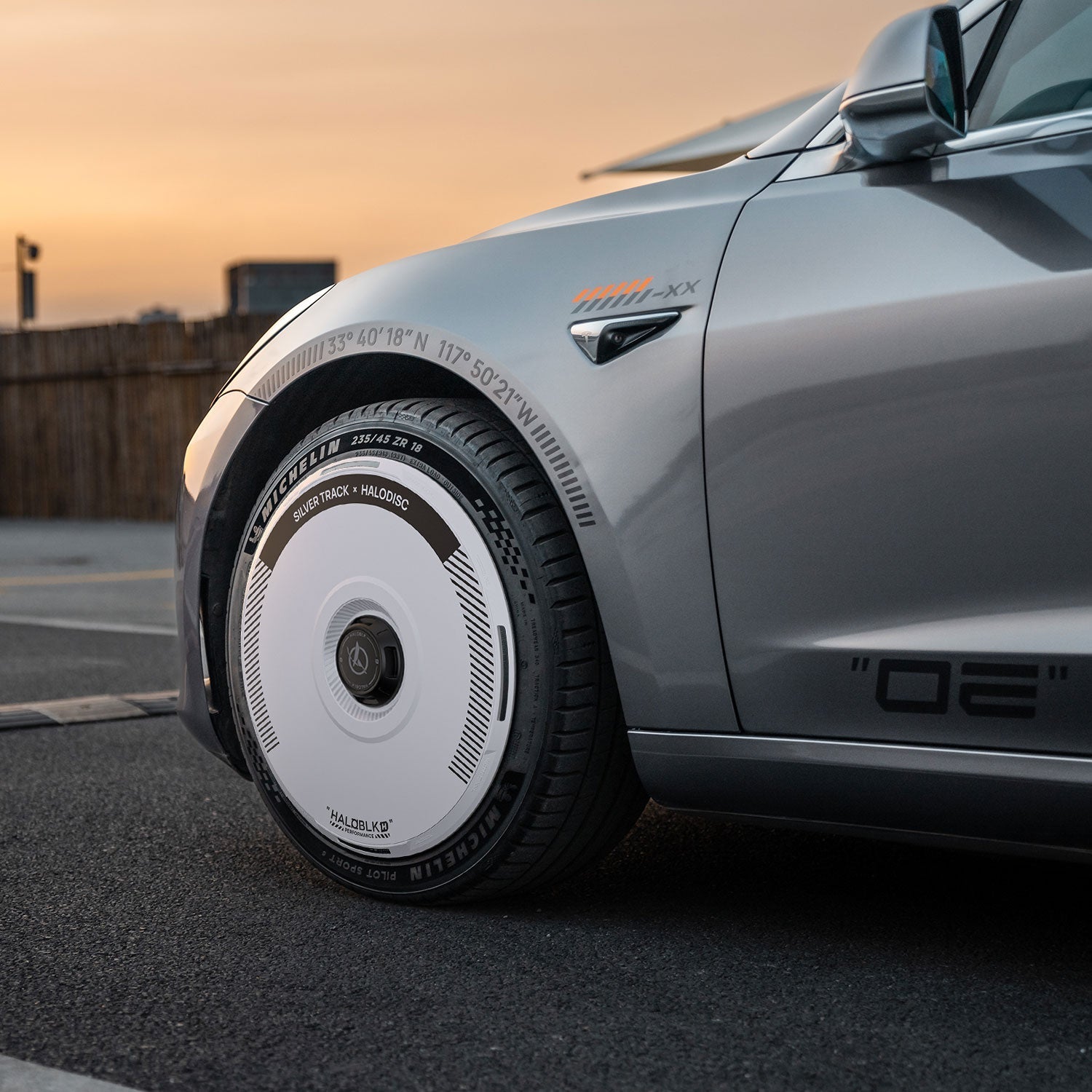 HALODISC 2 Tesla Wheel Covers丨Silver Track Aftermarket Carbon Fiber Part / Bodykit - Robot Bodykits