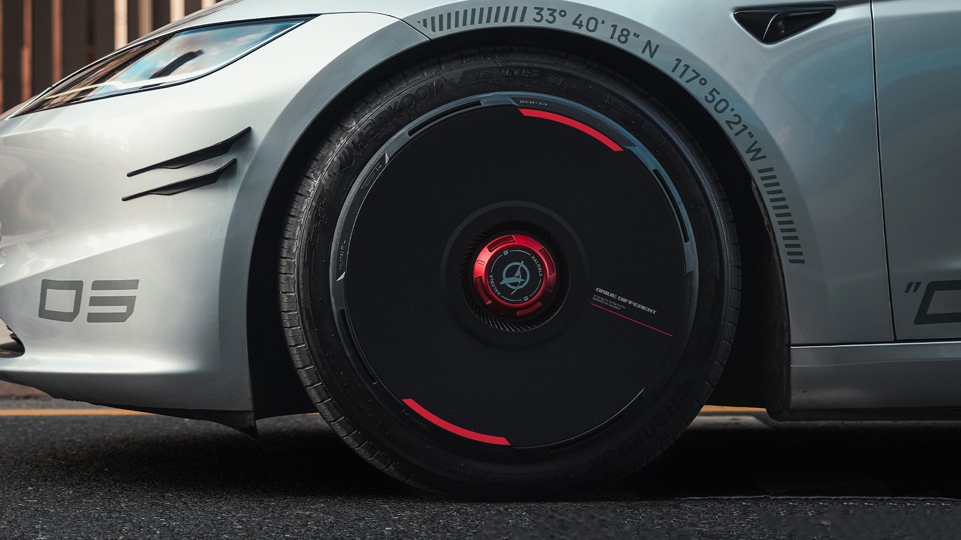 HALODISC 2 Wheel Covers for Tesla | Custom Numbers Series BLACK Aftermarket Carbon Fiber Part / Bodykit - Robot Bodykits