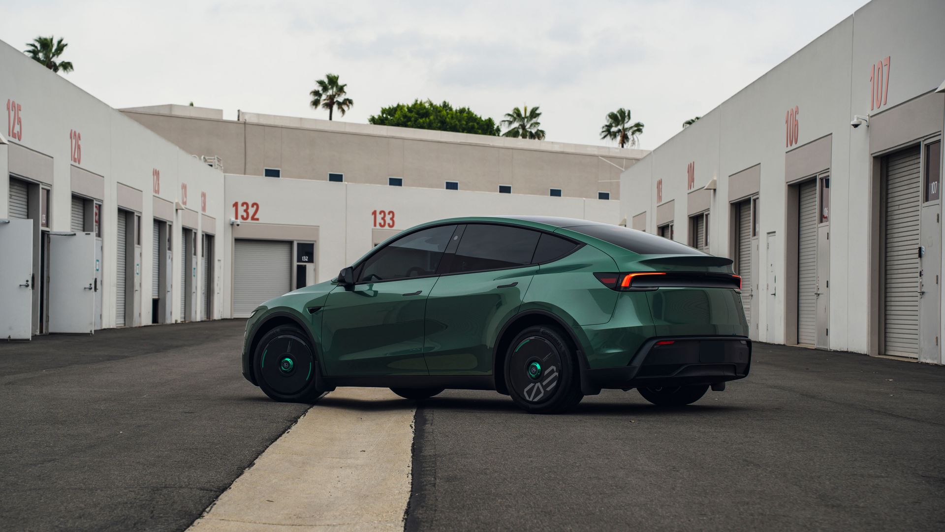 HALODISC 2 Wheel Covers for Tesla | Custom Numbers Series BLACK Aftermarket Carbon Fiber Part / Bodykit - Robot Bodykits
