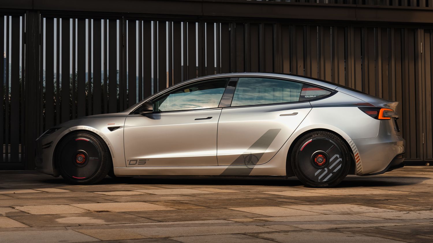 HALODISC 2 Wheel Covers for Tesla | Custom Numbers Series BLACK Aftermarket Carbon Fiber Part / Bodykit - Robot Bodykits