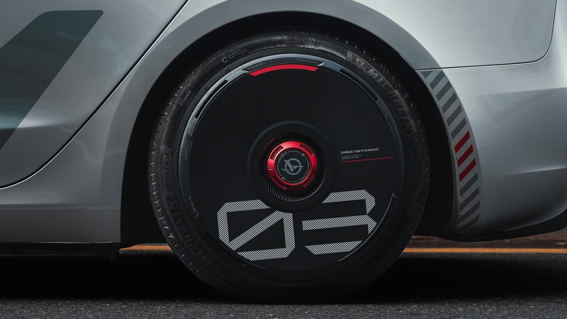 HALODISC 2 Wheel Covers for Tesla | Custom Numbers Series BLACK Aftermarket Carbon Fiber Part / Bodykit - Robot Bodykits