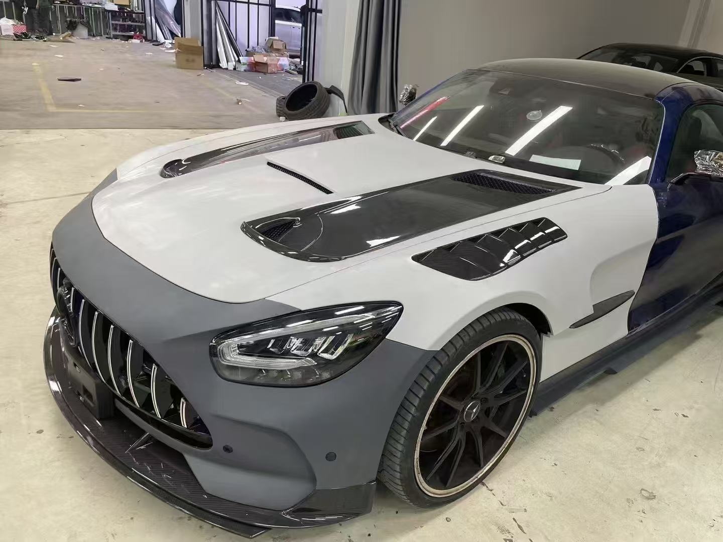 Kid Louis Mercedes Benz C190 AMG GT GTS GTC GTR Dry - Carbon Fiber Hood / Bonnet Black Series Style 2015 - 2021 Aftermarket Carbon Fiber Part / Bodykit - Robot Bodykits