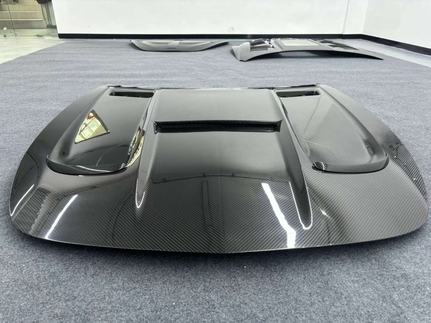 Kid Louis Mercedes Benz C190 AMG GT GTS GTC GTR Dry-Carbon Fiber Hood / Bonnet Black Series Style 2015 - 2021 Aftermarket Carbon Fiber Part / Bodykit - Robot Bodykits