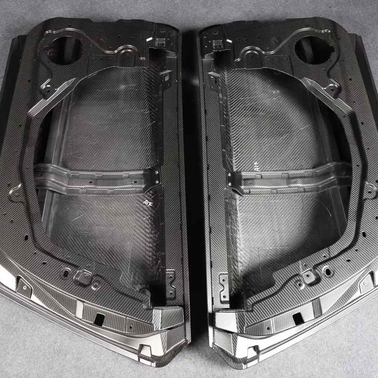 Kid Louis Nissan GTR R35 Dry - Carbon Lightweight Replacement Doors (Pair) Aftermarket Carbon Fiber Part / Bodykit - Robot Bodykits