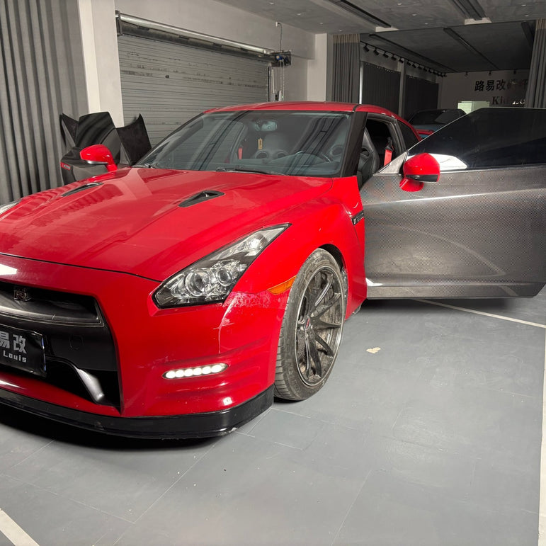 Kid Louis Nissan GTR R35 Dry - Carbon Lightweight Replacement Doors (Pair) Aftermarket Carbon Fiber Part / Bodykit - Robot Bodykits