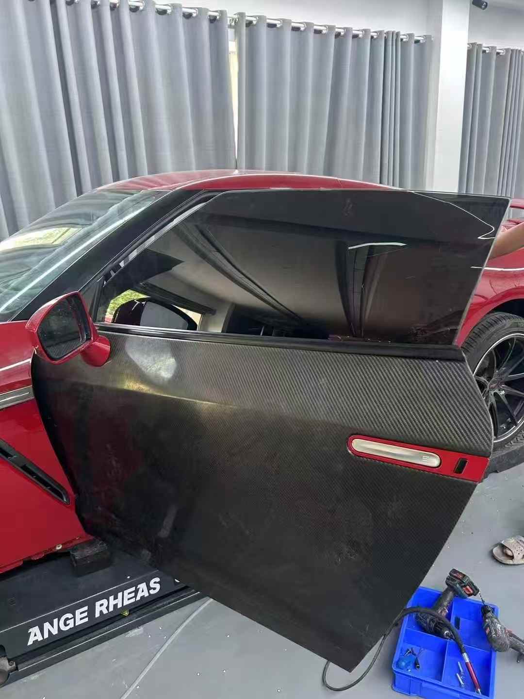 Kid Louis Nissan GTR R35 Dry - Carbon Lightweight Replacement Doors (Pair) Aftermarket Carbon Fiber Part / Bodykit - Robot Bodykits