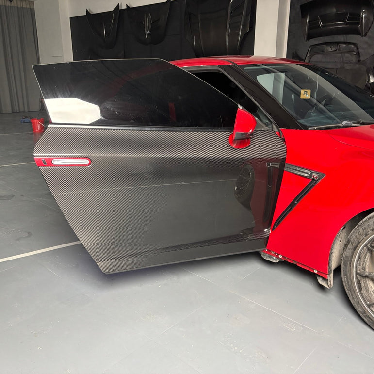 Kid Louis Nissan GTR R35 Dry - Carbon Lightweight Replacement Doors (Pair) Aftermarket Carbon Fiber Part / Bodykit - Robot Bodykits