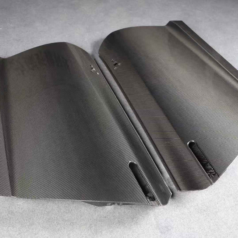 Kid Louis Nissan GTR R35 Dry - Carbon Lightweight Replacement Doors (Pair) Aftermarket Carbon Fiber Part / Bodykit - Robot Bodykits