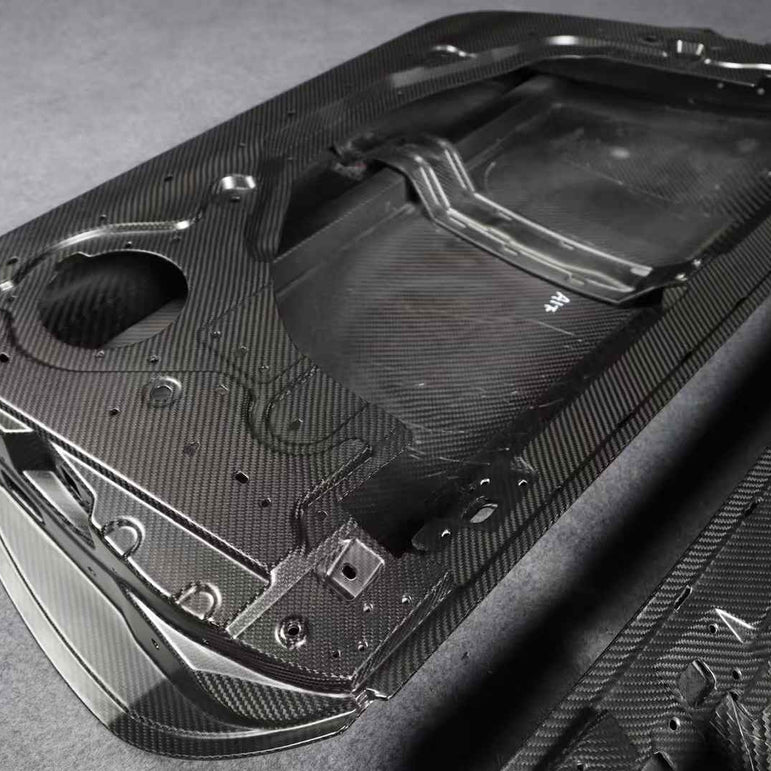 Kid Louis Nissan GTR R35 Dry - Carbon Lightweight Replacement Doors (Pair) Aftermarket Carbon Fiber Part / Bodykit - Robot Bodykits