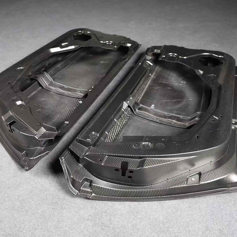 Kid Louis Nissan GTR R35 Dry - Carbon Lightweight Replacement Doors (Pair) Aftermarket Carbon Fiber Part / Bodykit - Robot Bodykits