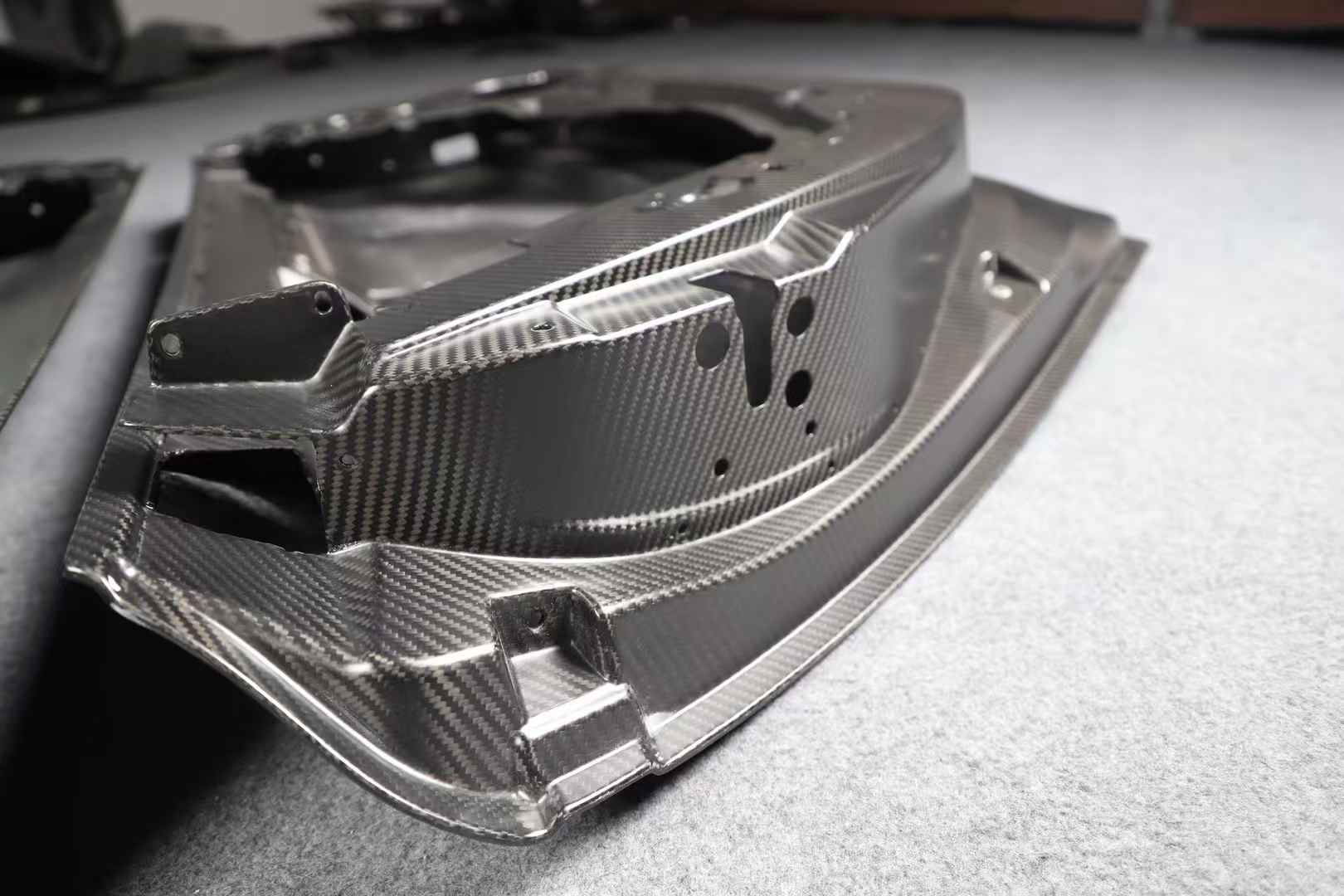 Kid Louis Nissan GTR R35 Dry - Carbon Lightweight Replacement Doors (Pair) Aftermarket Carbon Fiber Part / Bodykit - Robot Bodykits