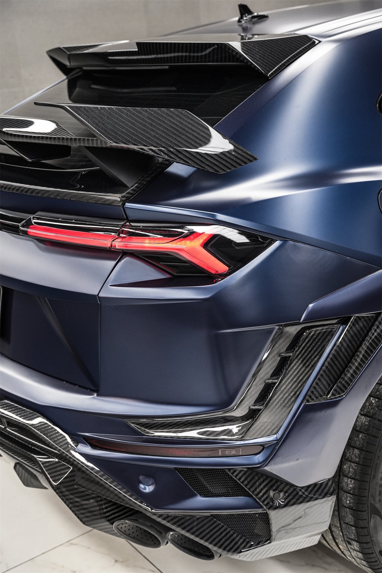 Lamborghini Urus (2018–2022) — DarwinPRO BKSS Part Carbon Fibre Widebody Kit Aftermarket Carbon Fiber Part / Bodykit - Robot Bodykits