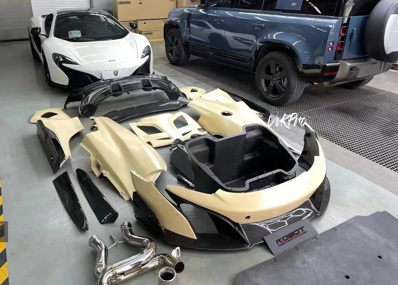 McLaren MP4 - 12C/625C/650S Upgrade 675LT Style Full Body Kit Aftermarket Carbon Fiber Part / Bodykit - Robot Bodykits