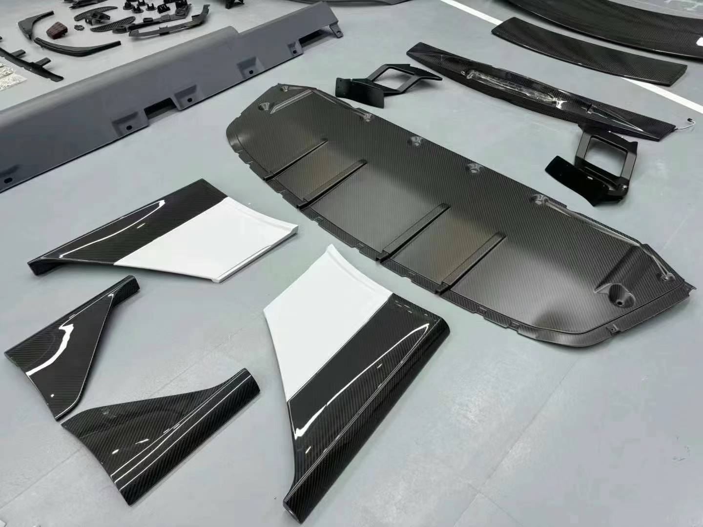 Mercedes - Benz AMG GT / GTS / GTC / GTR Black Series Style Full Body Kit Aftermarket Carbon Fiber Part / Bodykit - Robot Bodykits