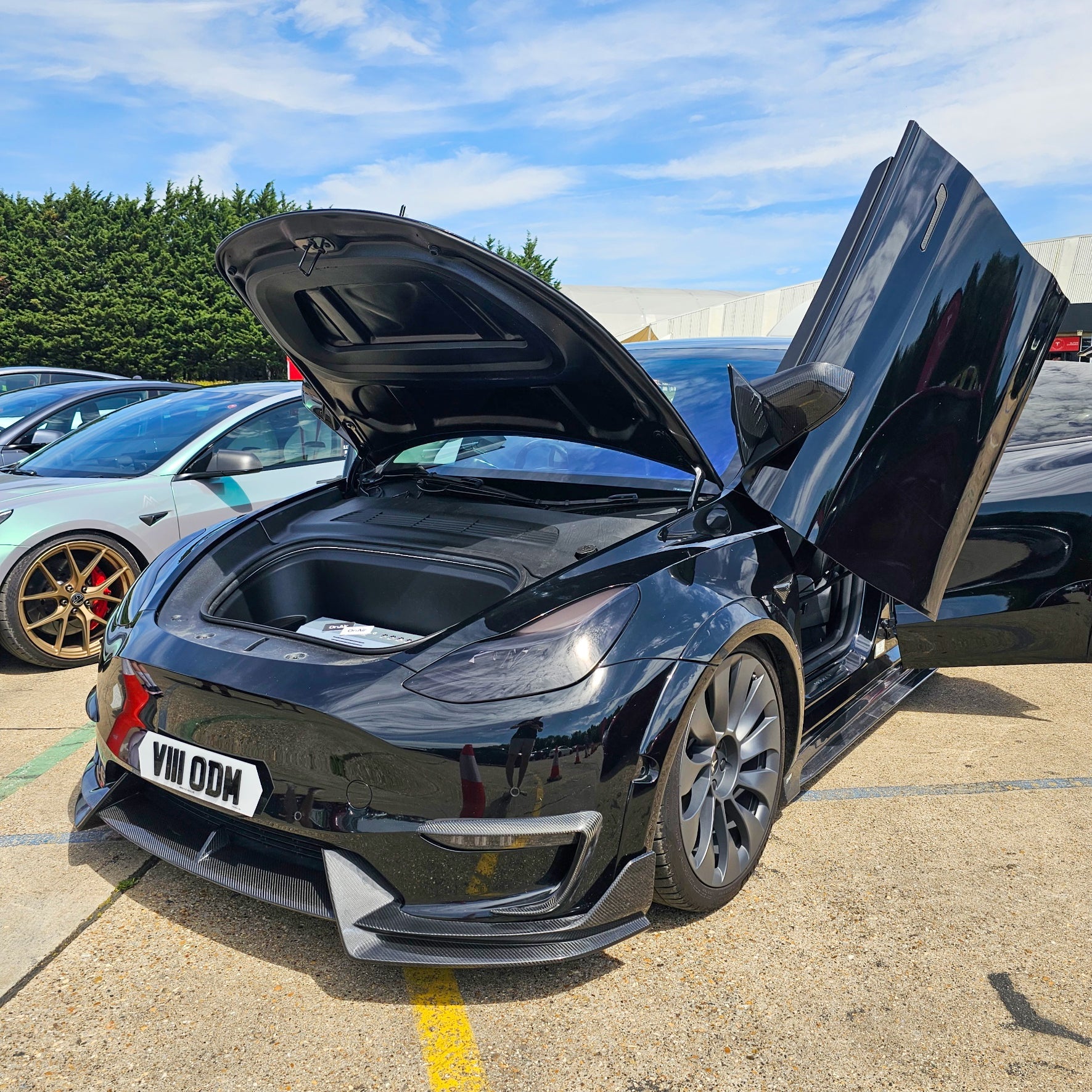 OnAir E3 Series Tesla Model Y Full Air Suspension System (Fits RWD / AWD) Aftermarket Carbon Fiber Part / Bodykit - Robot Bodykits