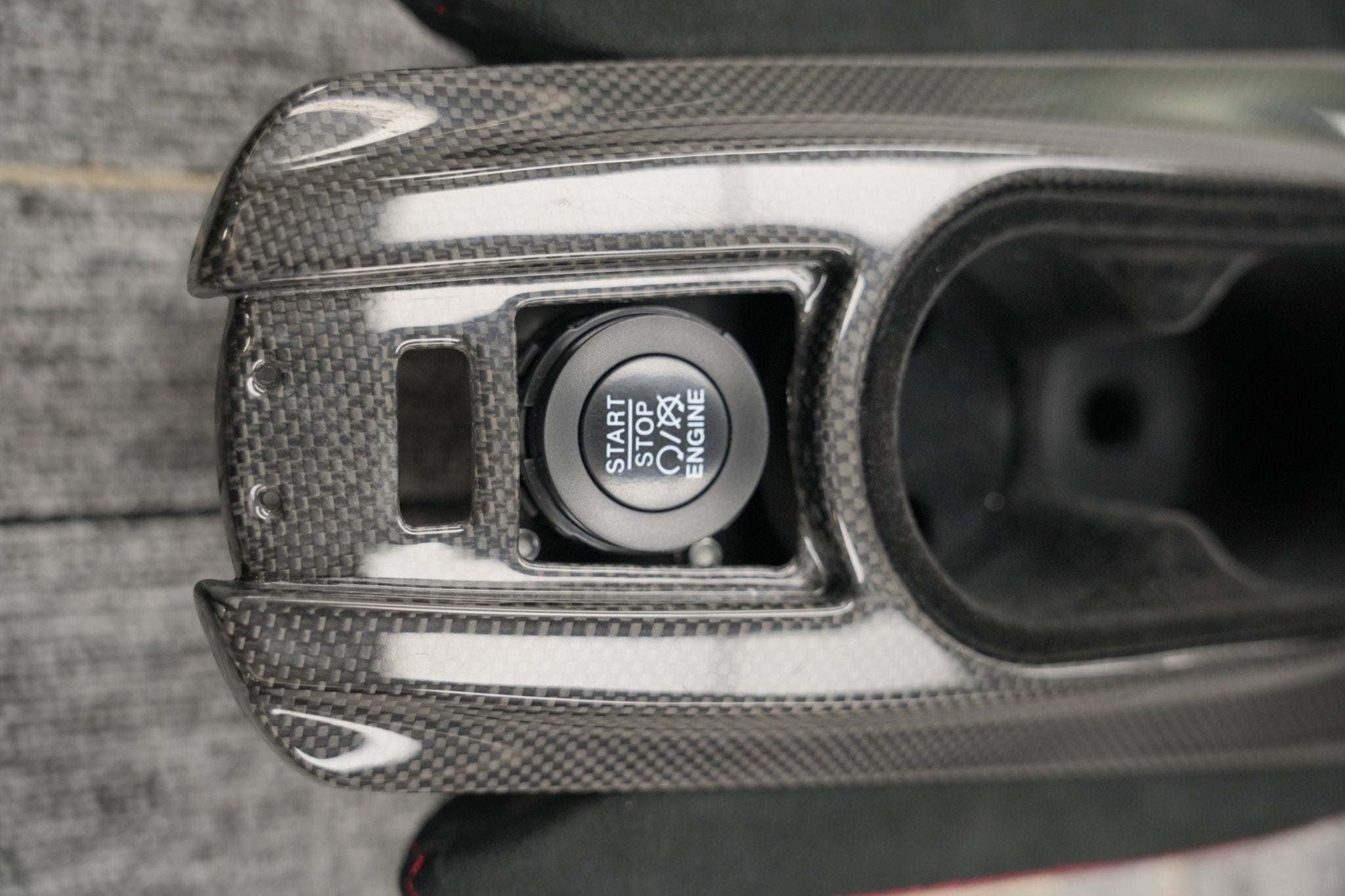 Pista Style Centre Console for Ferrari GTB / Spyder (LHD & RHD) Aftermarket Carbon Fiber Part / Bodykit - Robot Bodykits