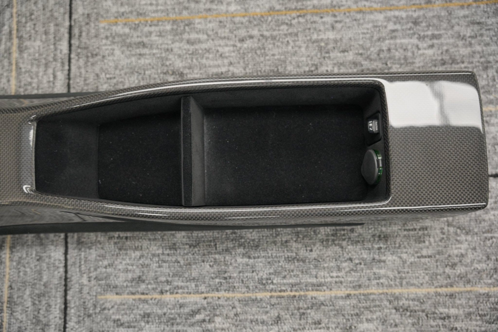 Pista Style Centre Console for Ferrari GTB / Spyder (LHD & RHD) Aftermarket Carbon Fiber Part / Bodykit - Robot Bodykits